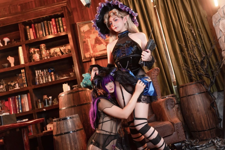 小和甜酒&橙风千雅《魔女猫咪》主题写真：118张全套美图