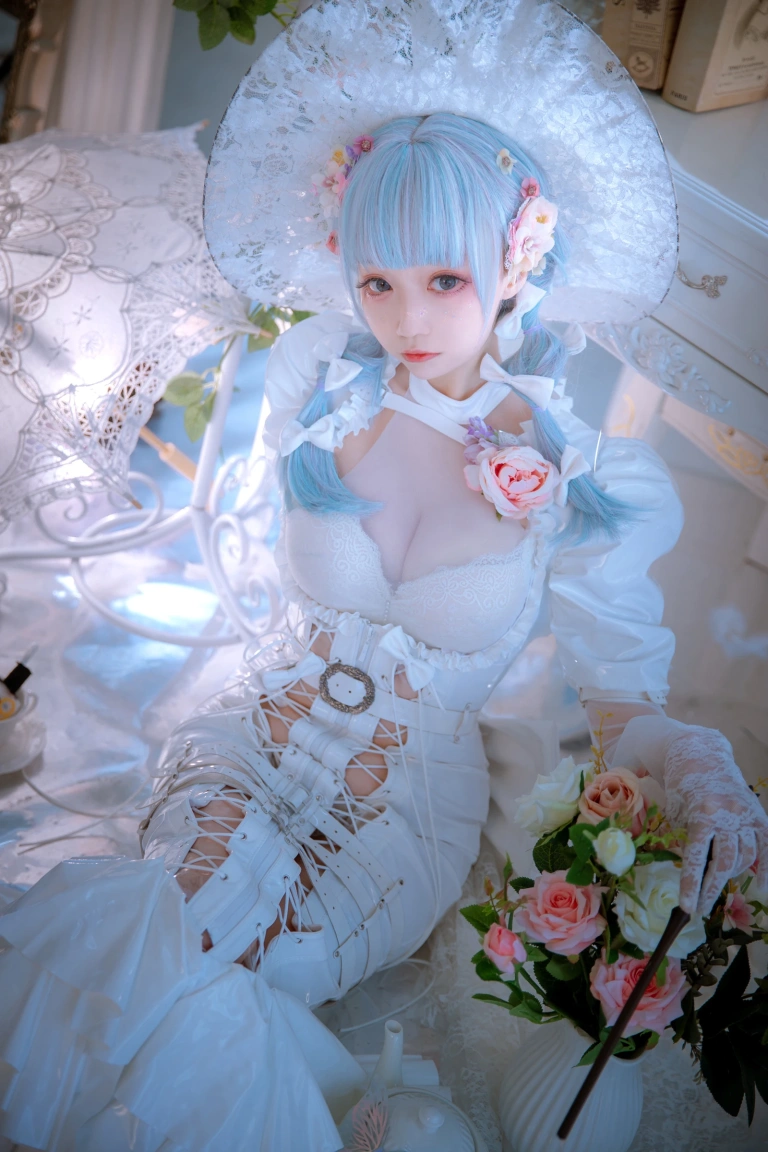 小野寺地瓜《纯白魔女》主题写真：15张全套美图