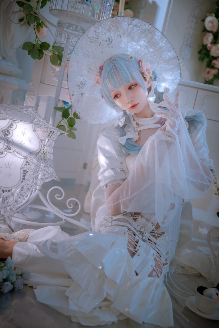 小野寺地瓜《纯白魔女》主题写真：15张全套美图