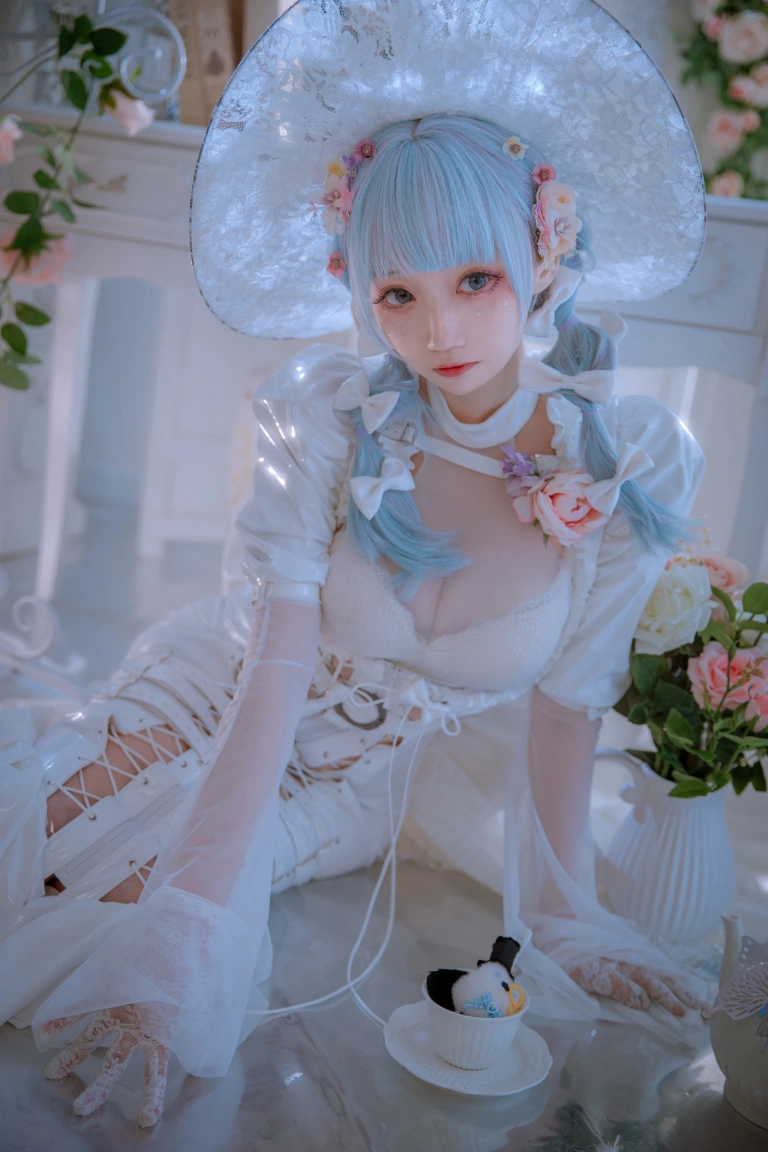 小野寺地瓜《纯白魔女》主题写真：15张全套美图