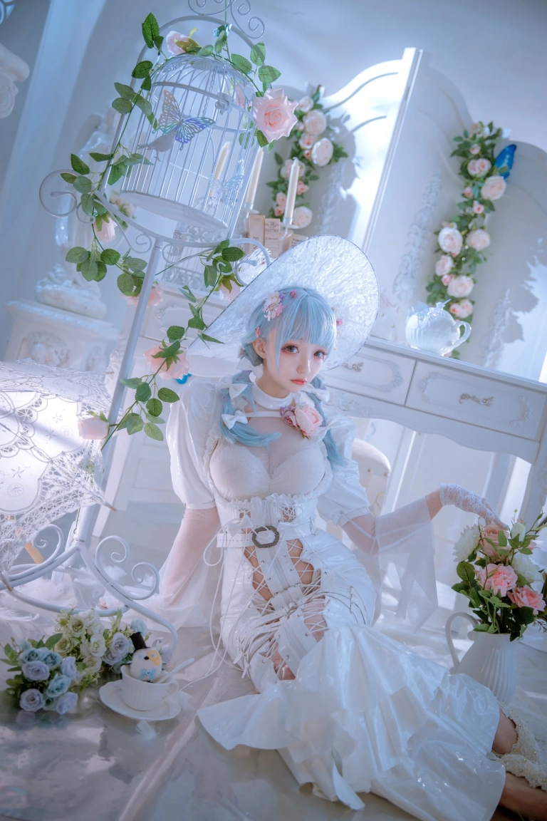 小野寺地瓜《纯白魔女》主题写真：15张全套美图