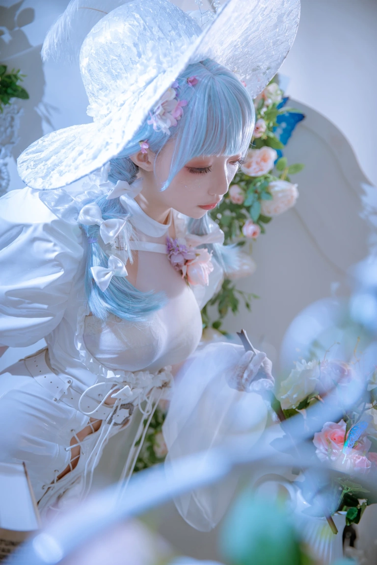 小野寺地瓜《纯白魔女》主题写真：15张全套美图