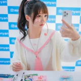 雫しずく《ビキニアイドルのサイン会》主题写真：183张全套美图