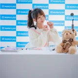 雫しずく《ビキニアイドルのサイン会》主题写真：183张全套美图