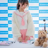 雫しずく《ビキニアイドルのサイン会》主题写真：183张全套美图