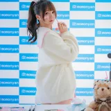 雫しずく《ビキニアイドルのサイン会》主题写真：183张全套美图