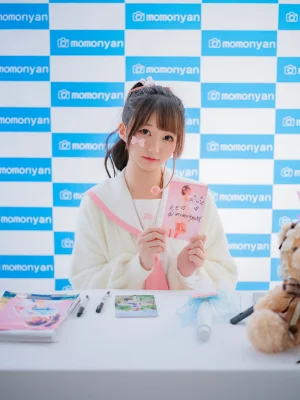 雫しずく《ビキニアイドルのサイン会》主题写真：183张全套美图