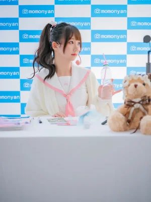 雫しずく《ビキニアイドルのサイン会》主题写真：183张全套美图