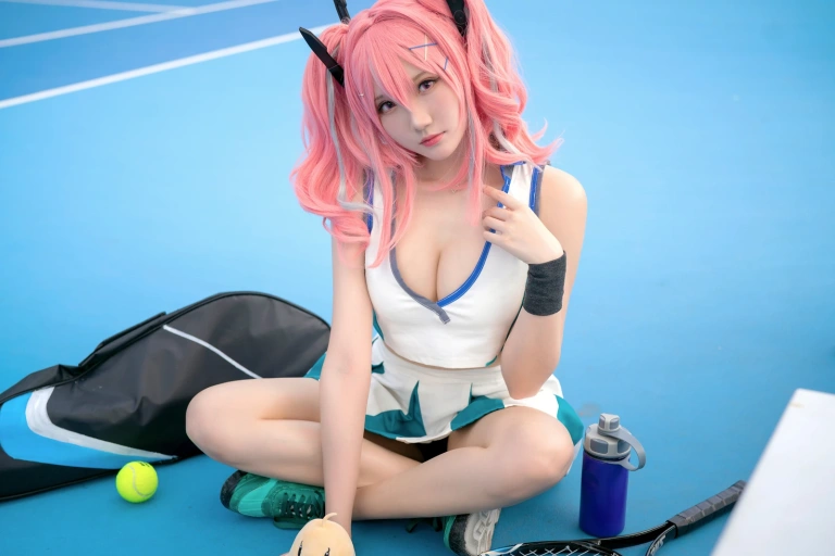 瓜希酱《布莱默顿》主题写真：20张全套美图