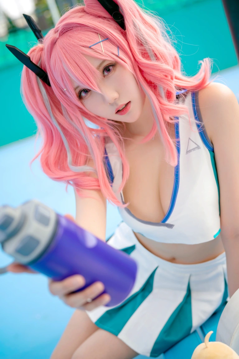 瓜希酱《布莱默顿》主题写真：20张全套美图
