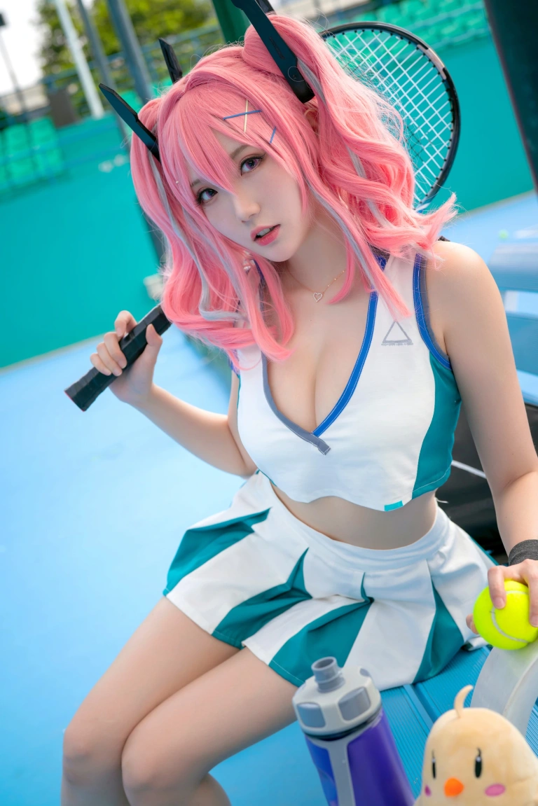 瓜希酱《布莱默顿》主题写真：20张全套美图
