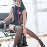 不呆猫《连体黑丝》主题写真：20张全套美图