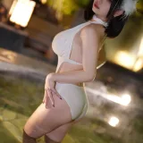 末夜《夏日白色泳装》主题写真：23张全套美图，含1个视频