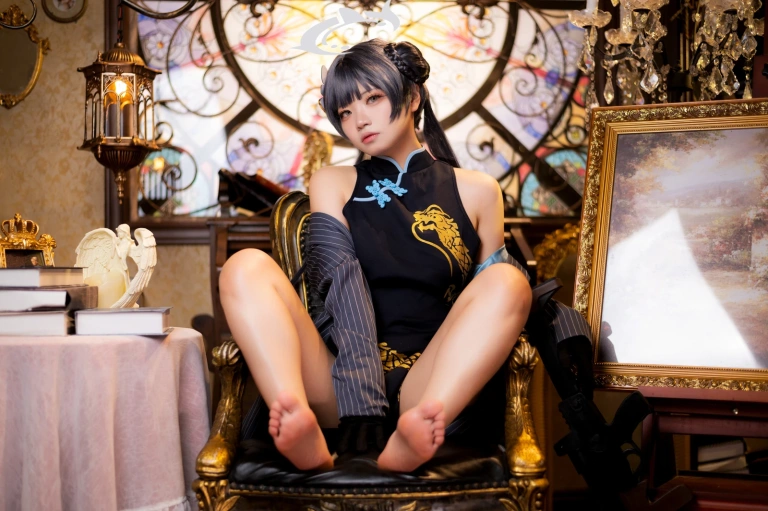 伊喵君《蔚蓝档案 妃咲》主题写真：26张全套美图