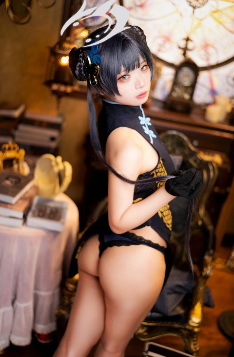 伊喵君《蔚蓝档案 妃咲》主题写真：26张全套美图