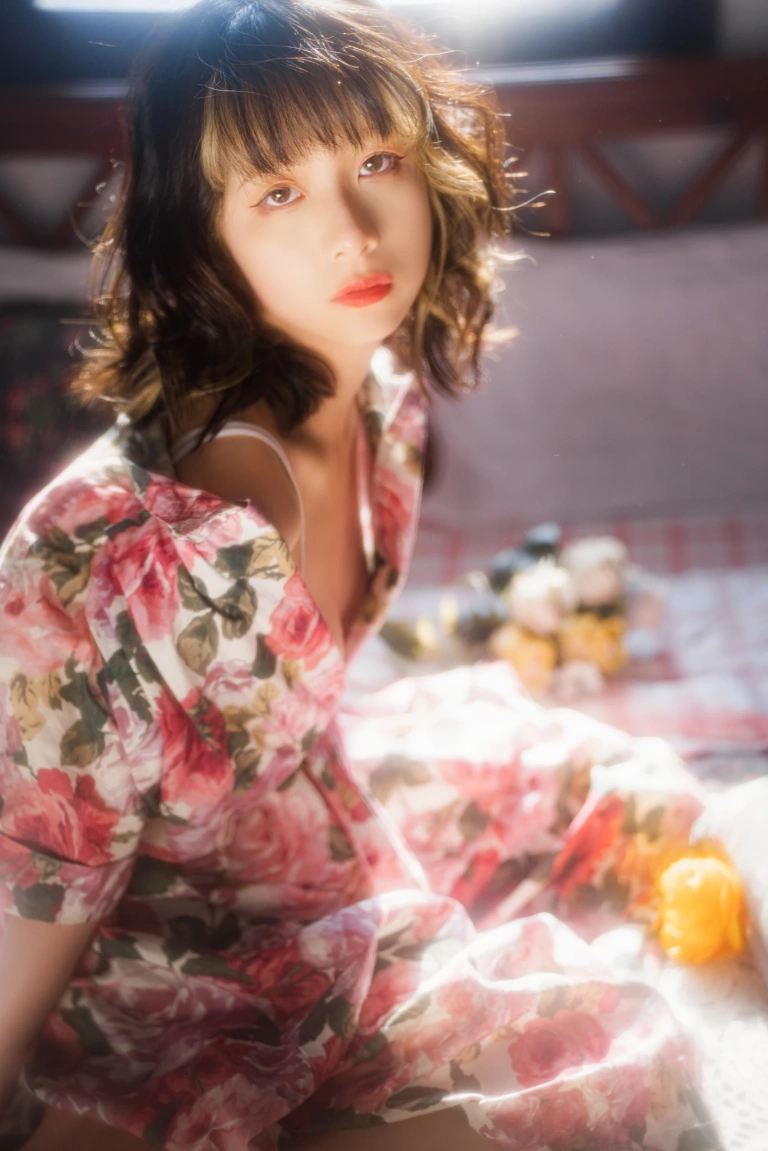 清青琴玖《梦里碎花》主题写真：26张全套美图