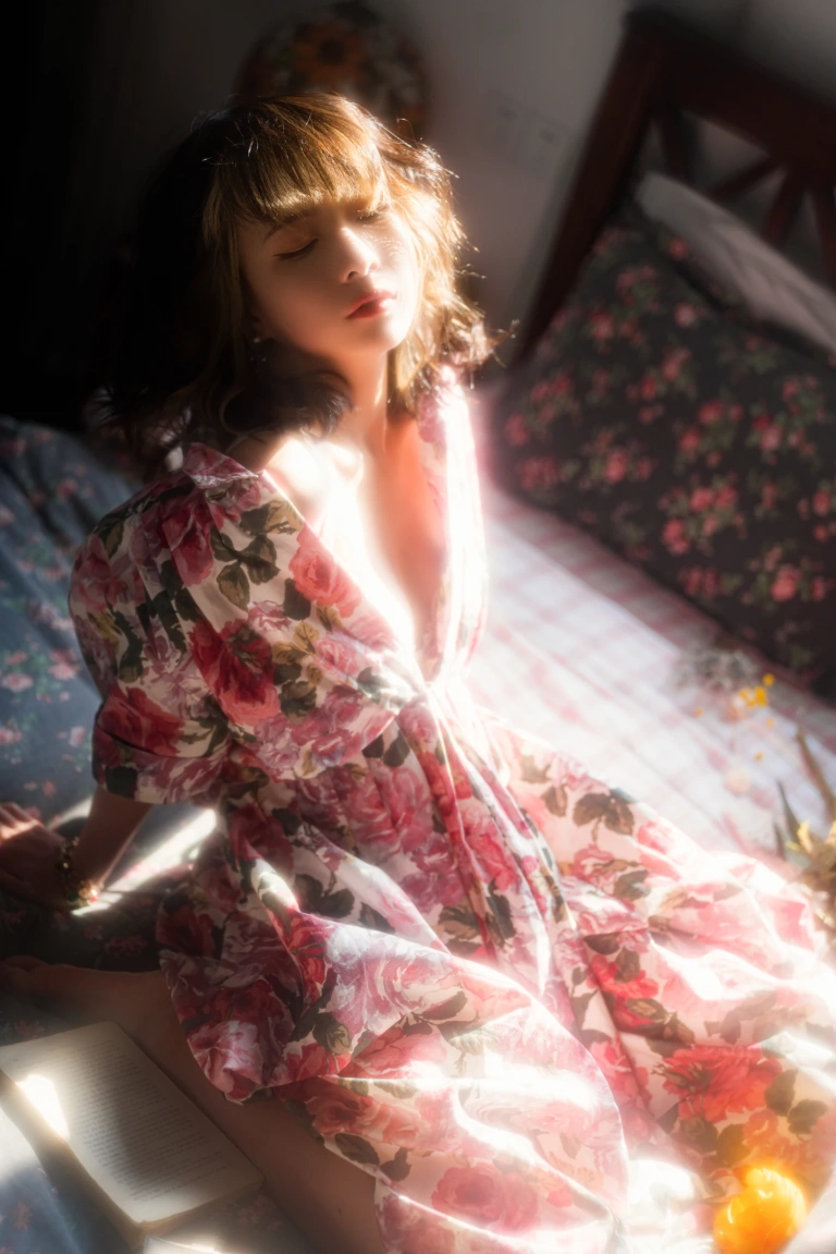 清青琴玖《梦里碎花》主题写真：26张全套美图