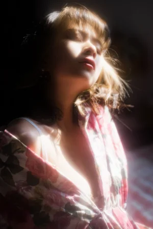 清青琴玖《梦里碎花》主题写真：26张全套美图