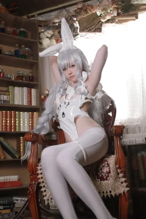 朝霧愛《恶毒兔女郎》主题写真：27张全套美图