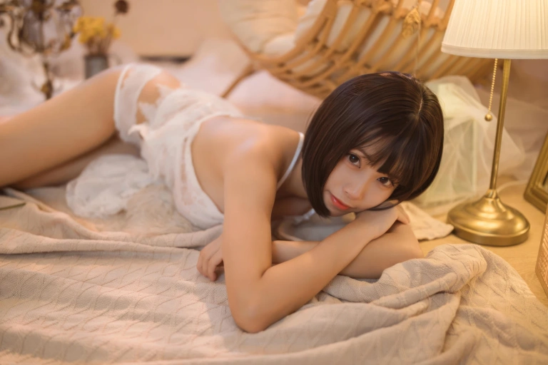 三無人型《日落》主题写真：32张全套美图