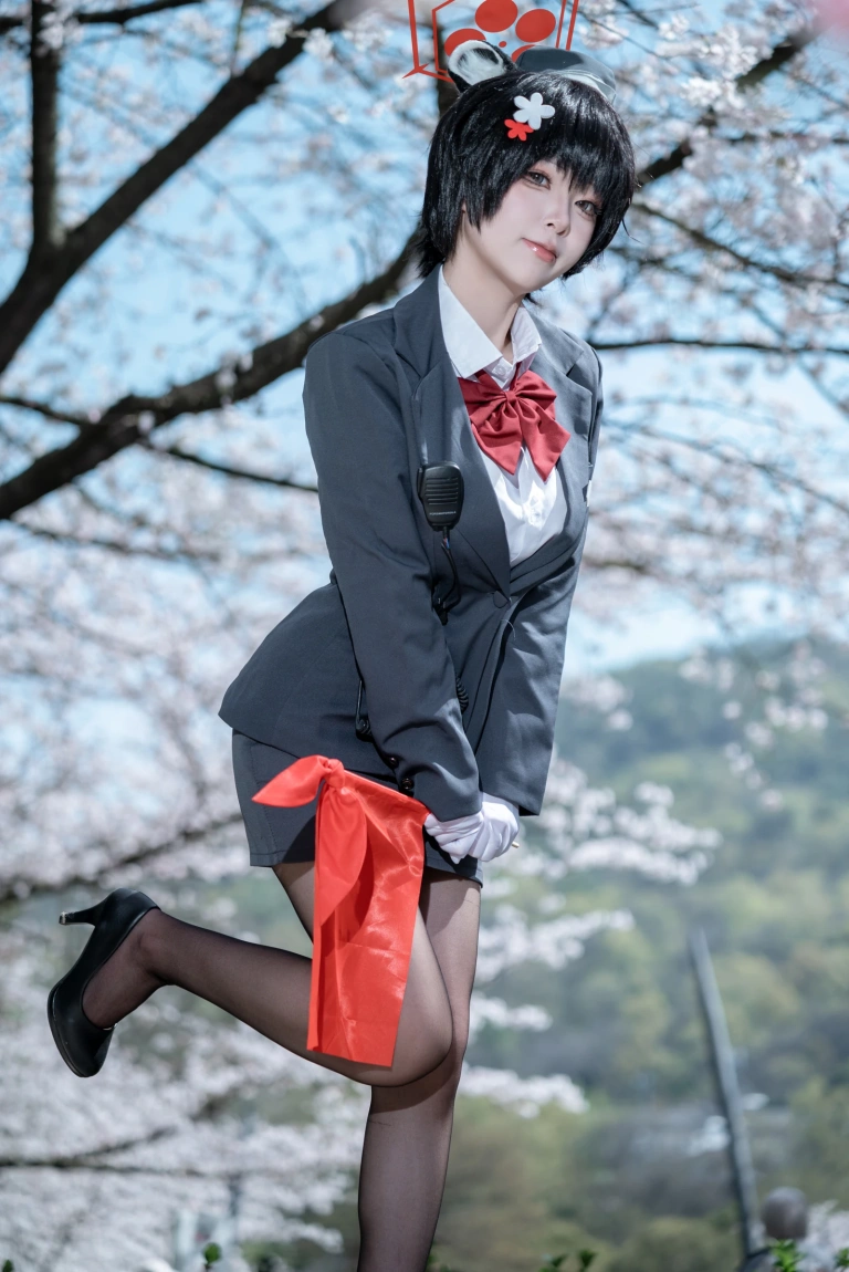 矢量鱼《蔚蓝档案 春日椿导游》主题写真：32张全套美图