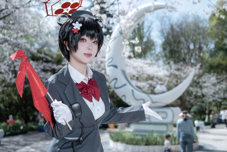 矢量鱼《蔚蓝档案 春日椿导游》主题写真：32张全套美图