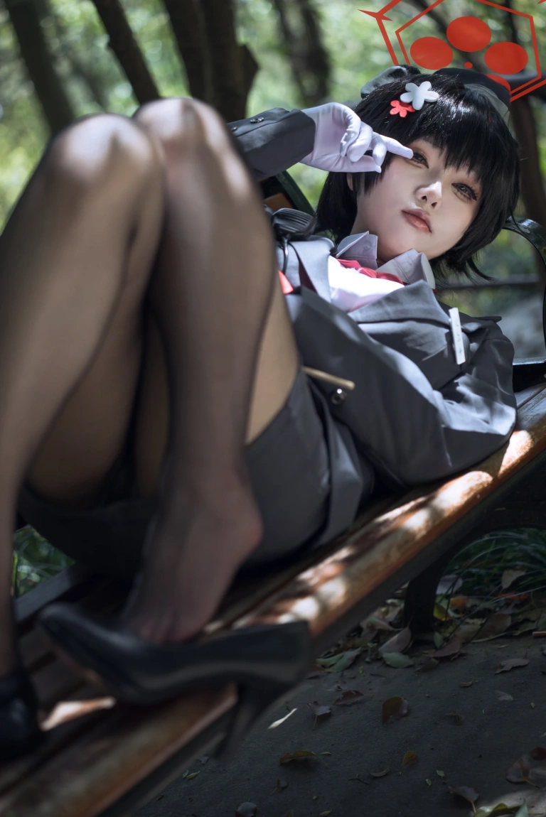 矢量鱼《蔚蓝档案 春日椿导游》主题写真：32张全套美图