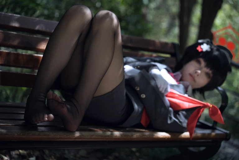 矢量鱼《蔚蓝档案 春日椿导游》主题写真：32张全套美图
