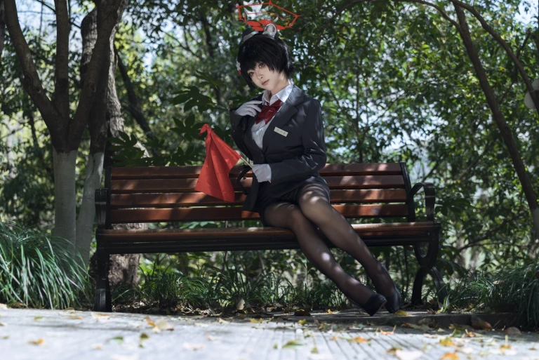 矢量鱼《蔚蓝档案 春日椿导游》主题写真：32张全套美图