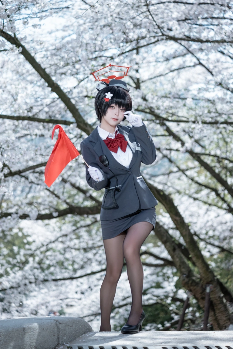 矢量鱼《蔚蓝档案 春日椿导游》主题写真：32张全套美图