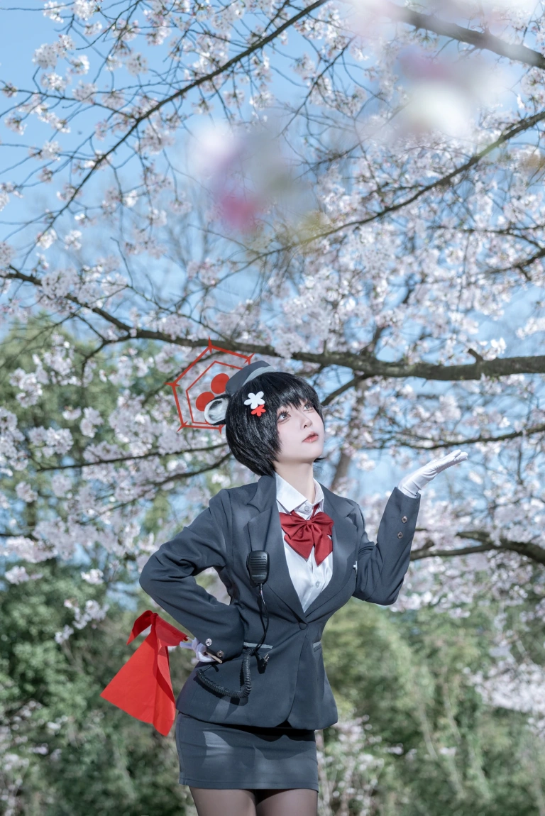 矢量鱼《蔚蓝档案 春日椿导游》主题写真：32张全套美图
