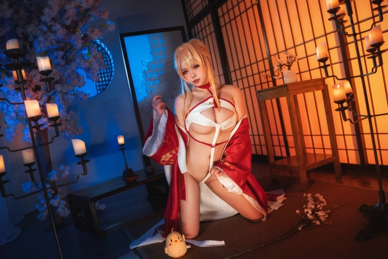 贞子蜜桃《碧蓝航线 新春光荣》主题写真：32张全套美图