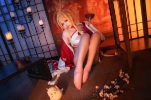 贞子蜜桃《碧蓝航线 新春光荣》主题写真：32张全套美图
