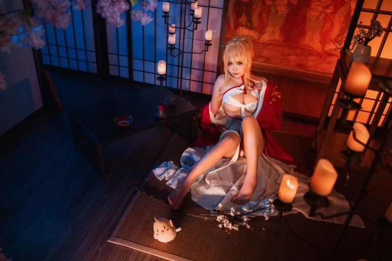 贞子蜜桃《碧蓝航线 新春光荣》主题写真：32张全套美图