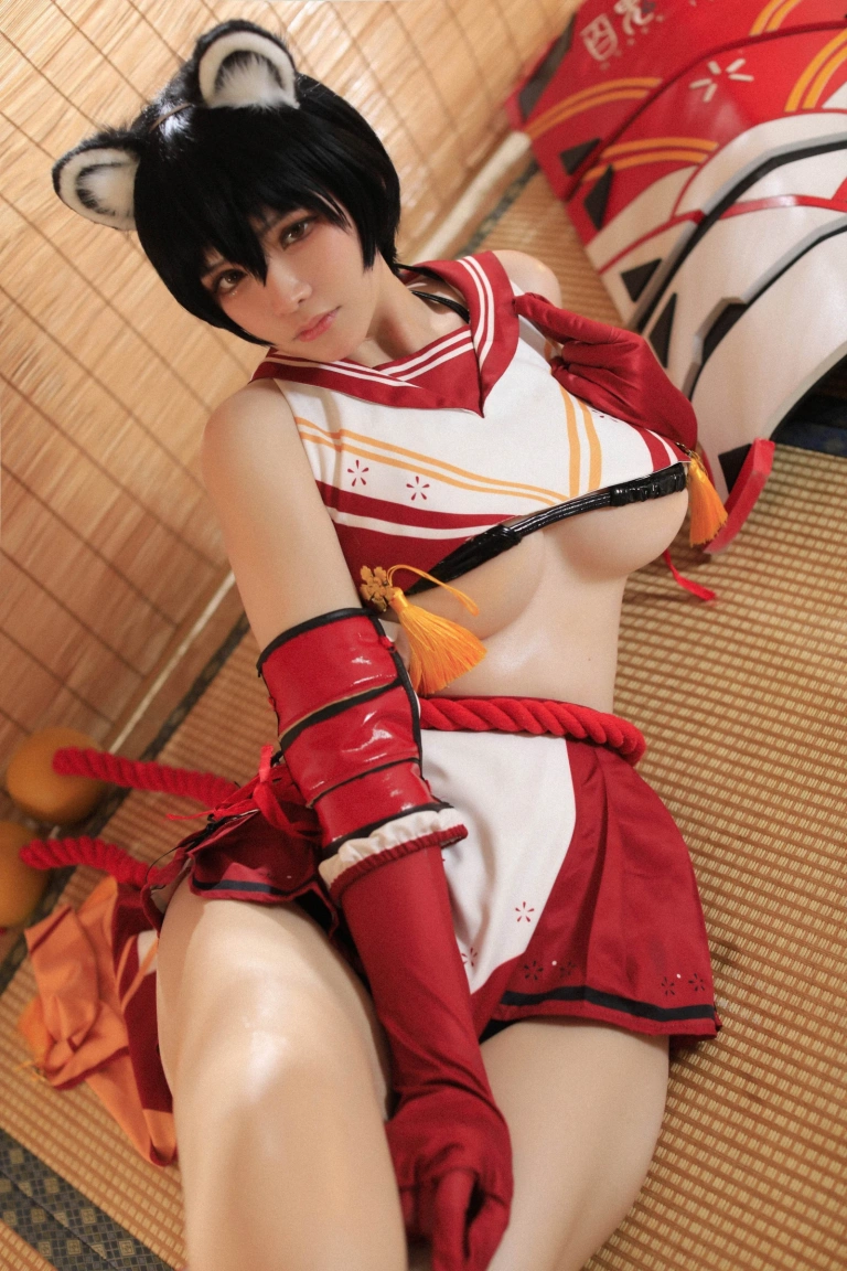 前羽《碧蓝档案 春日椿》主题写真：33张全套美图