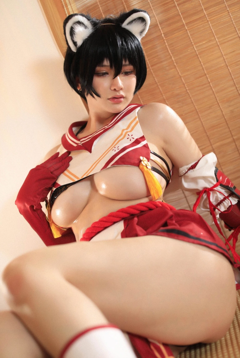 前羽《碧蓝档案 春日椿》主题写真：33张全套美图