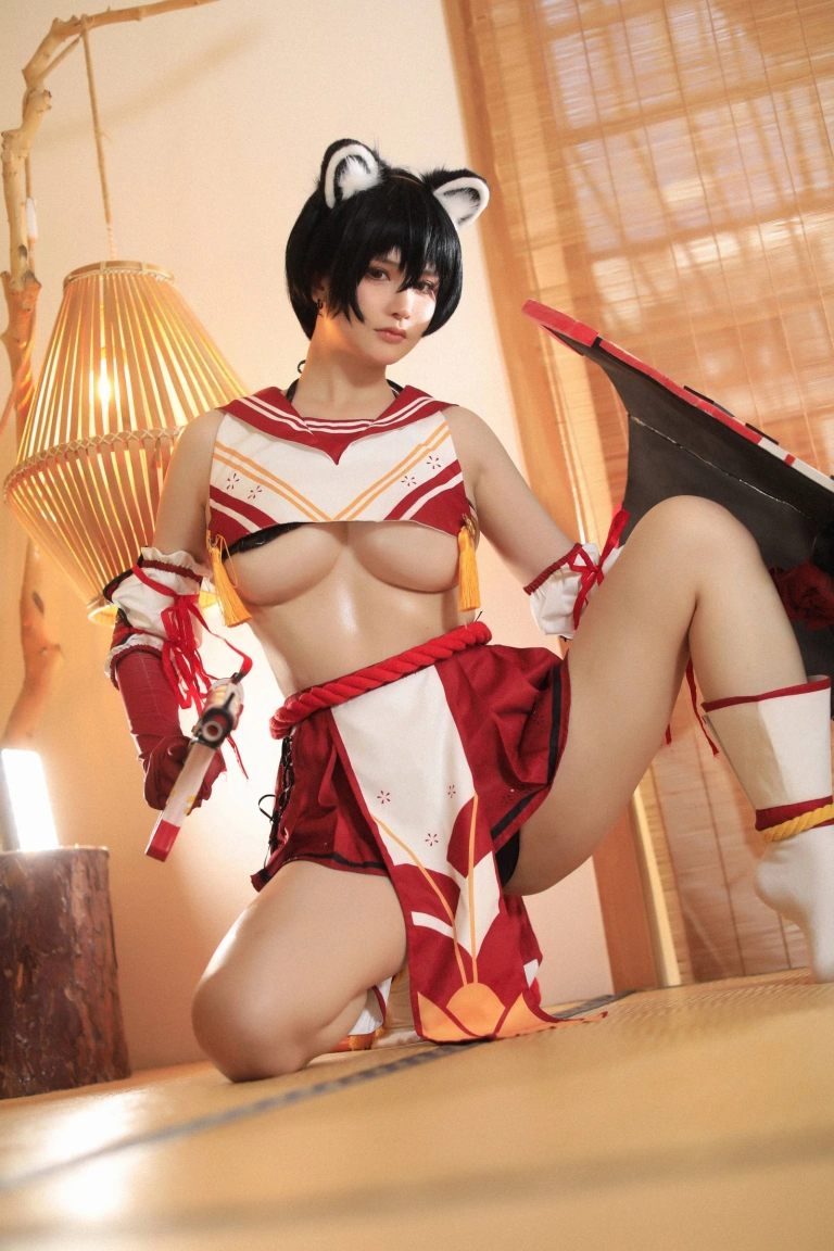 前羽《碧蓝档案 春日椿》主题写真：33张全套美图