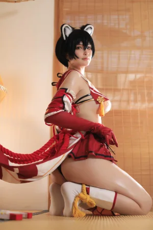 前羽《碧蓝档案 春日椿》主题写真：33张全套美图