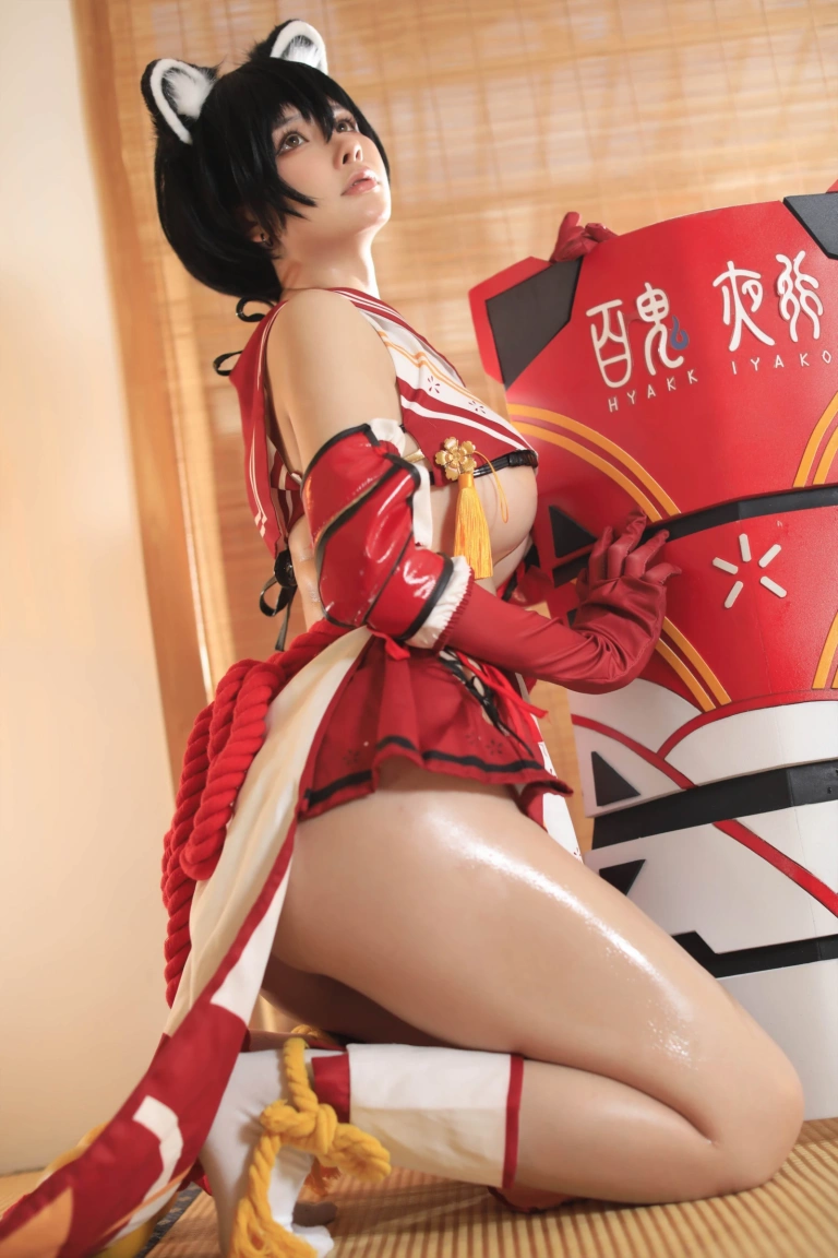 前羽《碧蓝档案 春日椿》主题写真：33张全套美图
