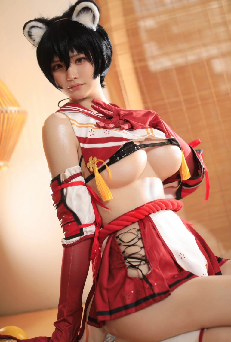 前羽《碧蓝档案 春日椿》主题写真：33张全套美图