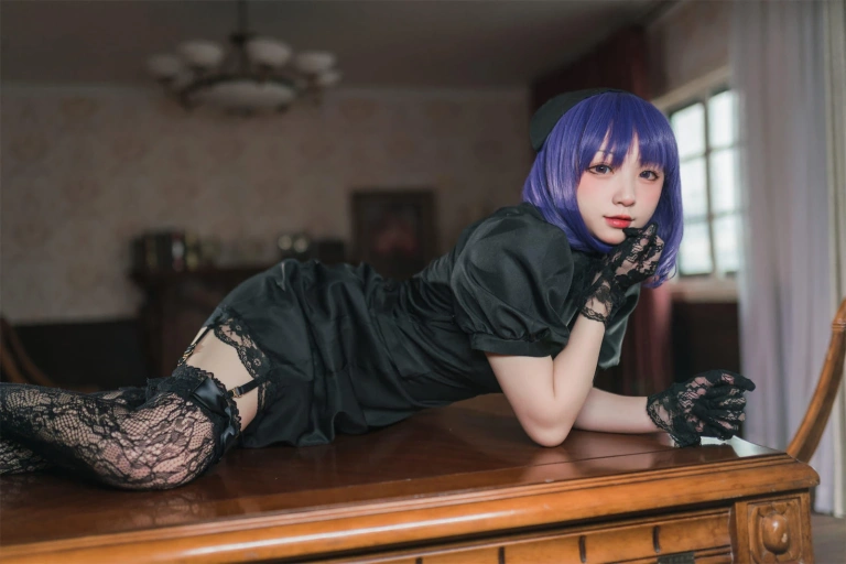 花铃《黑江雫护士》主题写真：35张全套美图