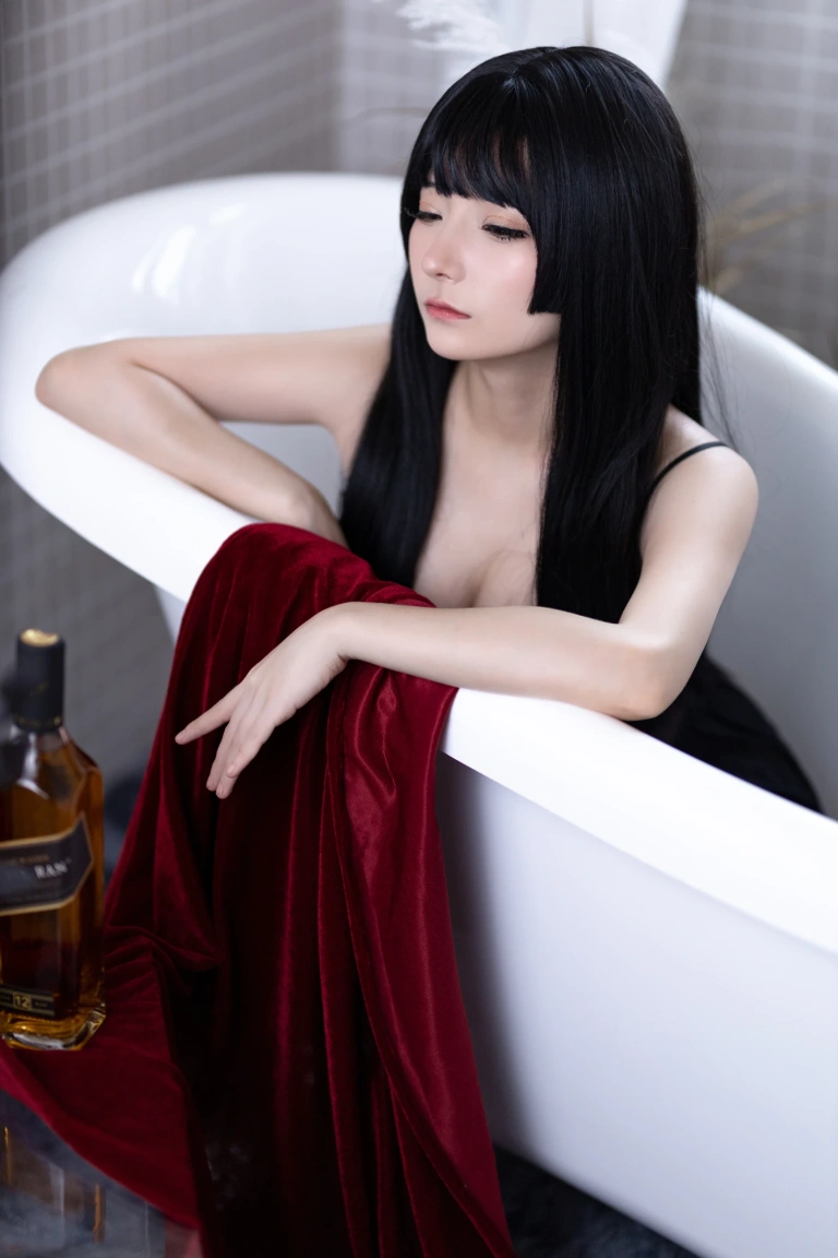 是三不是世《黑玫瑰》主题写真：40张全套美图