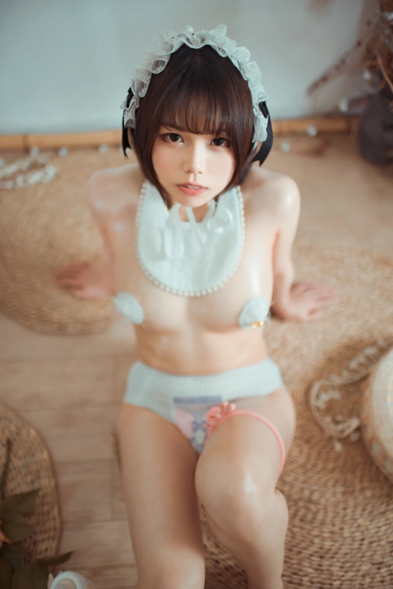 七月喵子《巨婴》主题写真：40张全套美图