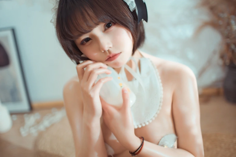 七月喵子《巨婴》主题写真：40张全套美图