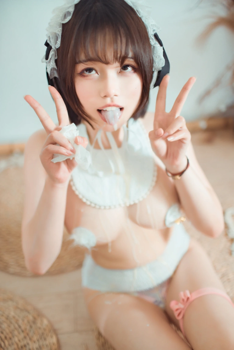 七月喵子《巨婴》主题写真：40张全套美图