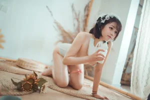 七月喵子《巨婴》主题写真：40张全套美图
