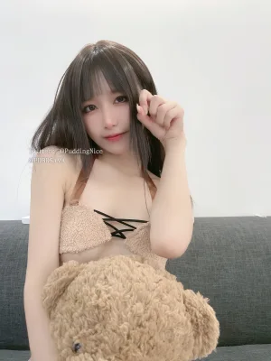 布丁大法《吐司面包》主题写真：40张全套美图，含2个视频