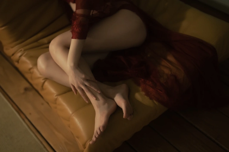 桃良阿宅《红烛》主题写真：43张全套美图
