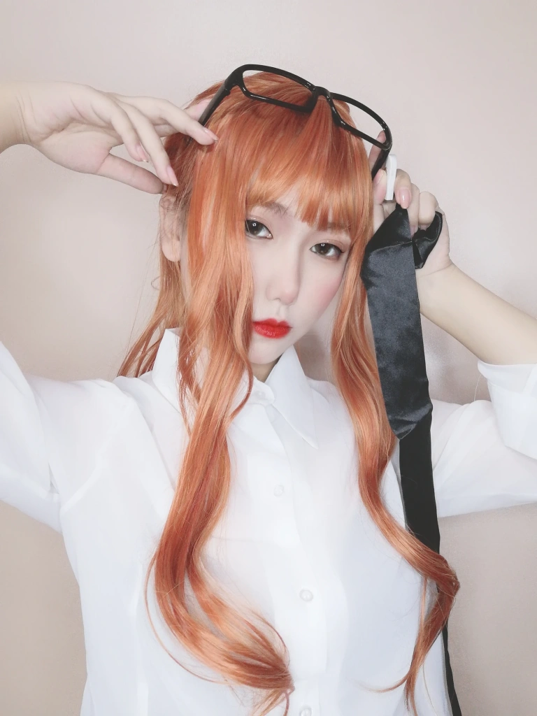 芋圆侑子《黑丝女教师》主题写真：57张全套美图，含14个视频