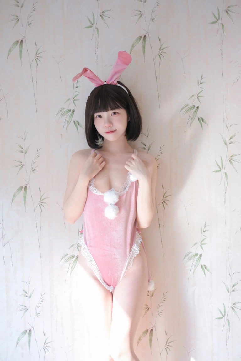 可可小白兔《純慾兔女郎&濕身死庫水》主题写真：78张全套美图